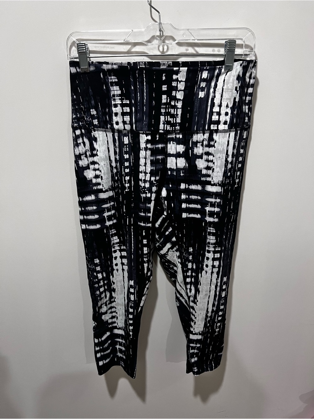 Black & White Capri Leggings